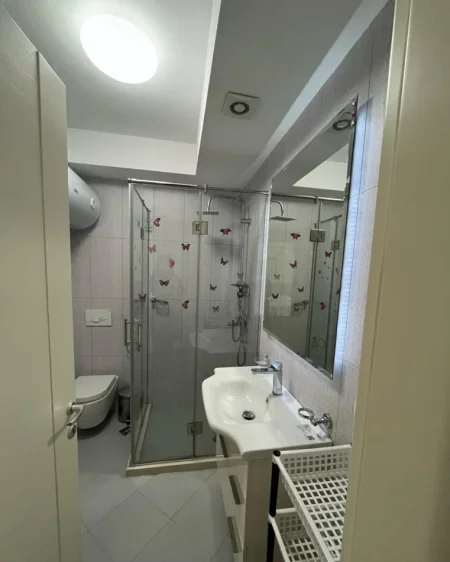 Tirane, jepet me qera apartament 2+1 Kati 2, 130 m² 1.500 € (Teg)