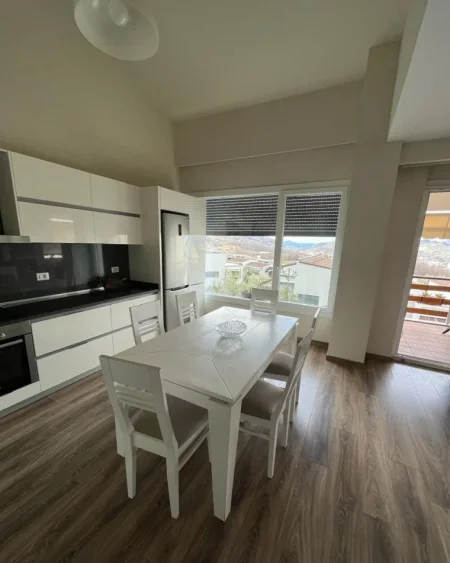 Tirane, jepet me qera apartament 2+1 Kati 2, 130 m² 1.500 € (Teg)