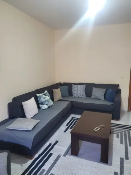 Tirane, jepet me qera apartament 3+1 Kati 2, 136 m² 600 € (Komuna E Parisit)