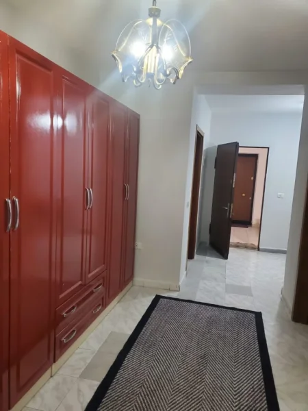 Tirane, jepet me qera apartament 3+1 Kati 2, 136 m² 600 € (Komuna E Parisit)