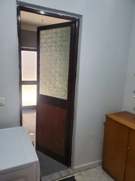 Tirane, jepet me qera apartament 3+1 Kati 2, 136 m² 600 € (Komuna E Parisit)