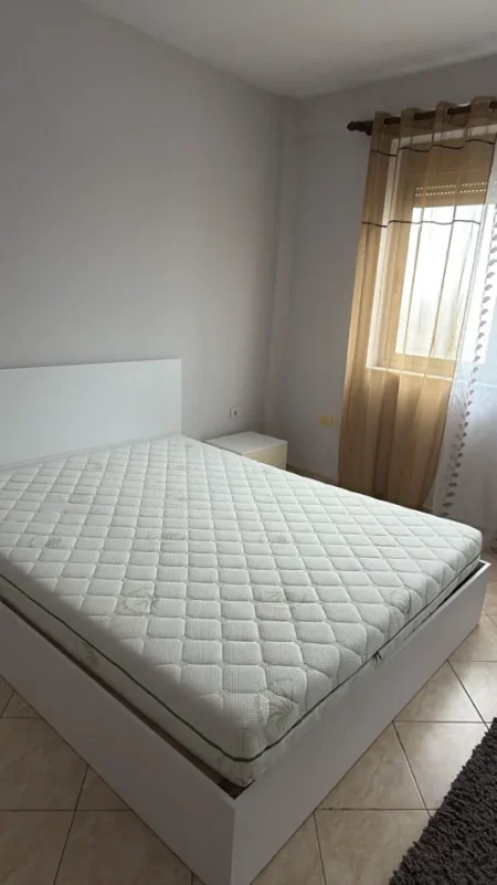 Tirane, jepet me qera Apartament 2+1 Kati 9,Mobiluar, Çmimi 500 € tek Terminali, Casa Italia, Tiranë.