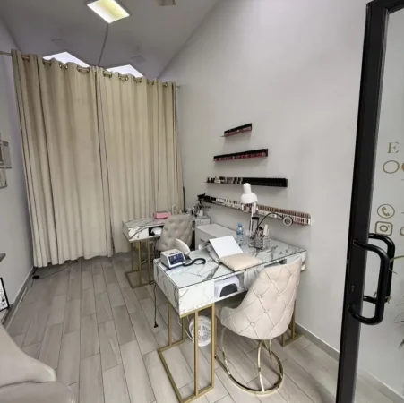 Tirane, jepet me qera dyqan Kati 0, 50 m² 400 € (ISH PARKU)