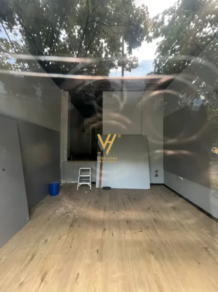 Tirane, jepet me qera dyqan Kati 0, 30 m² 1.800 € (QENDER)