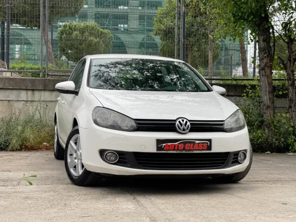 Tirane, shes makine VW GOLF 6 Benzin+Gaz, e bardhë manuale Klima 167.000 km 5.700 €