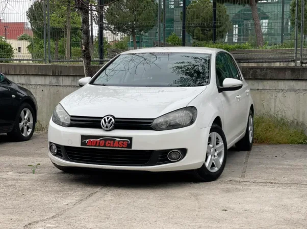 Tirane, shes makine VW GOLF 6 Benzin+Gaz, e bardhë manuale Klima 167.000 km 5.700 €