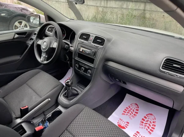 Tirane, shes makine VW GOLF 6 Benzin+Gaz, e bardhë manuale Klima 167.000 km 5.700 €