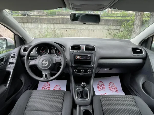 Tirane, shes makine VW GOLF 6 Benzin+Gaz, e bardhë manuale Klima 167.000 km 5.700 €