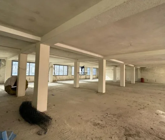 Tirane, jepet me qera zyre Kati 3, 450 m² 1.500 € (PALLATI ME SHIGJETA)