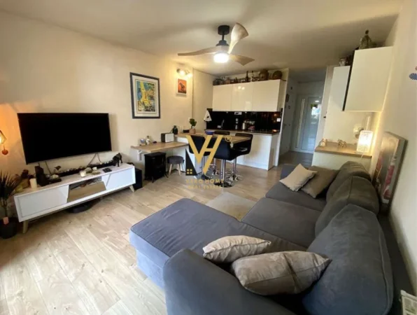 Tirane, shitet apartament 2+1+Ballkon Kati 9, 128 m² 270.000 € (21 DHJETORI)