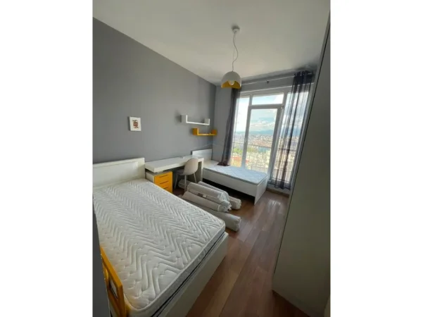 Tirane, jepet me qera 2+1 , 100 m² 900 € 
