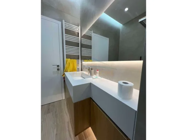 Tirane, jepet me qera apartament 2+1+Ballkon Kati 5, 110 m² 1.200 € (KOPSHTI BOTANIK)