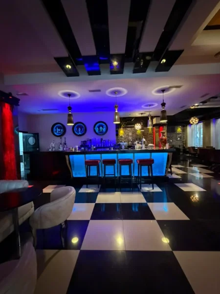 Tirane, shitet lokal Kati 0, 600 m² 1.300.000 € (Don Bosko)
