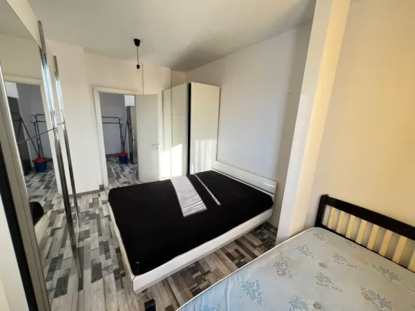 Tirane, jepet me qera apartament 1+1 , 90 m² 650 € (Vasil Shanto)