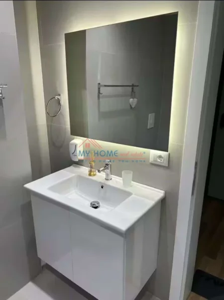 Tirane, jepet me qera apartament 1+1+Ballkon Kati 4, 55 m² 550 € (Bulevardi Zogu I)