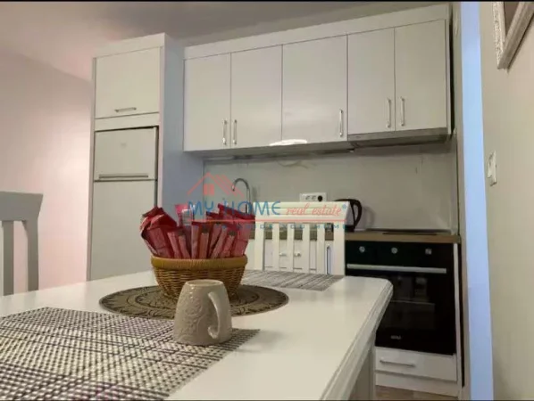 Tirane, jepet me qera apartament 1+1+Ballkon Kati 4, 55 m² 550 € (Bulevardi Zogu I)