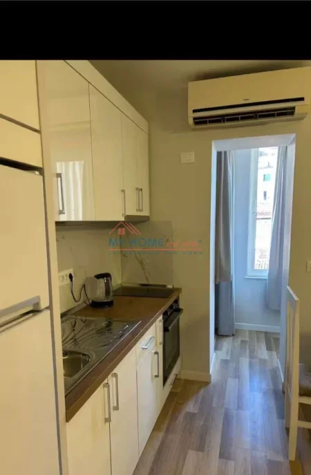 Tirane, jepet me qera apartament 1+1+Ballkon Kati 4, 55 m² 550 € (Bulevardi Zogu I)