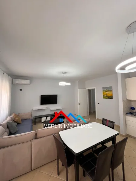 Tirane, jepet me qera apartament 2+1+Ballkon Kati 10, 103 m² 1.000 € (RRUGA QEMAL STAFA)