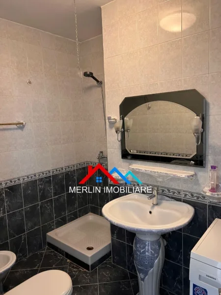 Tirane, jepet me qera apartament 2+1+Ballkon Kati 10, 103 m² 1.000 € (RRUGA QEMAL STAFA)