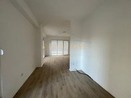 Tirane, shitet apartament 3+1 Kati 2, 143 m² 300.000 € (FUSHA E AVIACIONIT)