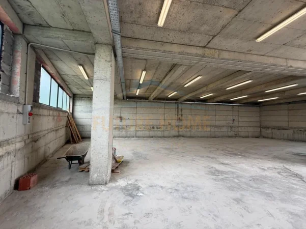 Tirane, jepet me qera ambjent biznesi Kati 0, 205 m² 2.000 € (Fushe-Preze)
