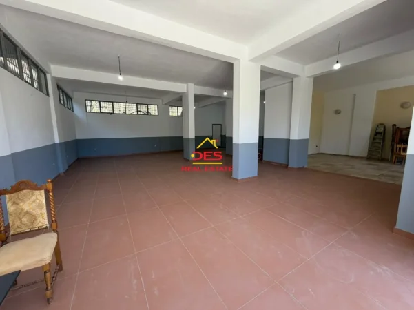Vlore, jepet me qera magazine Kati 0, 180 m² 1.000 € (Vlorë)