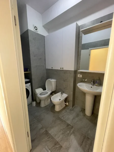 Tirane, jepet me qera apartament 2+1+Ballkon Kati 6, 60 m² 500 € (Rruga Pasho Hysa)