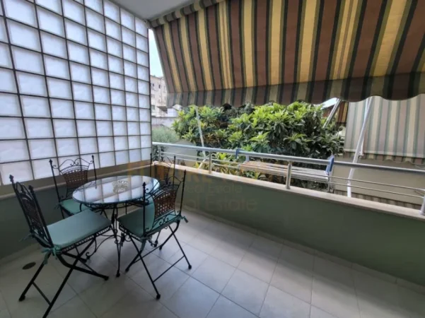 Tirane, jepet me qera apartament 2+1+Ballkon Kati 2, 90 m² 700 € (Bulevardi zogu I)