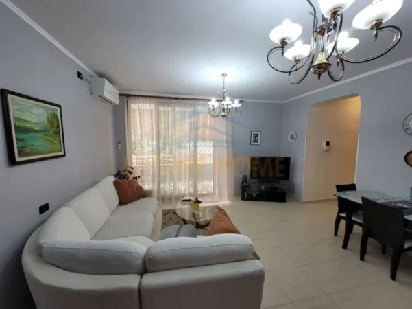 Tirane, jepet me qera apartament 2+1+Ballkon Kati 2, 90 m² 700 € (Bulevardi zogu I)