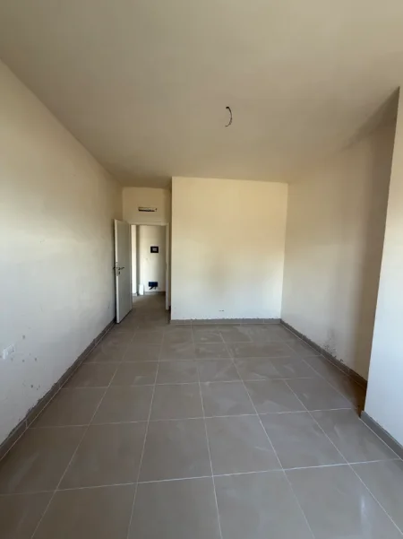 Durres, shitet apartament 1+1+Ballkon Kati 1, 62 m² 80.000 € (Qerret kavaje)