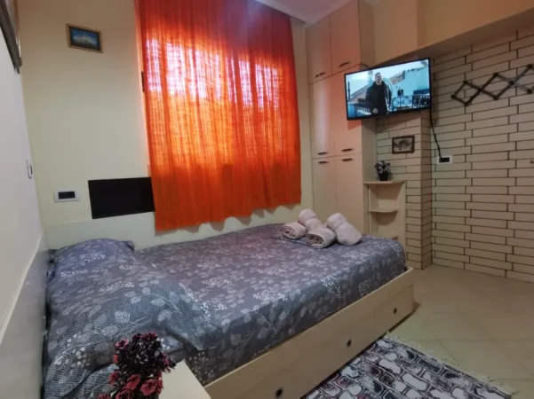 Tirane, jepet me qera apartament 1+1 Kati 2, 49 m² 360 € (Rruga guri I madhi)