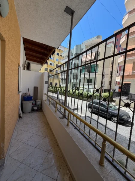 Durres, shitet garsonier 1+1 Kati 1, 40 m² 60.000 € (Shkembi kavajes)