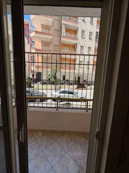 Durres, shitet garsonier 1+1 Kati 1, 40 m² 60.000 € (Shkembi kavajes)
