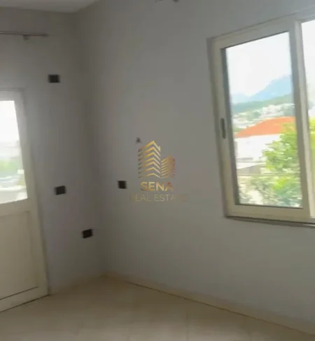 Tirane, jepet me qera apartament 1+1+Ballkon Kati 2, 65 m² 350 € (Kinostudio)