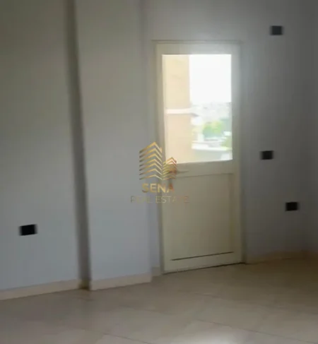 Tirane, jepet me qera apartament 1+1+Ballkon Kati 2, 65 m² 350 € (Kinostudio)