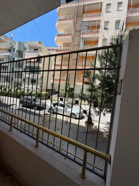 Durres, shitet apartament 1+1+Ballkon Kati 1, 70 m² 80.000 € (Shkembi kavajes)