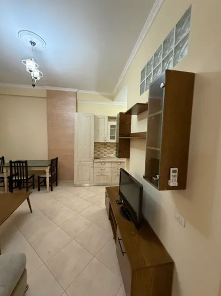 Durres, shitet apartament 1+1+Ballkon Kati 1, 70 m² 80.000 € (Shkembi kavajes)