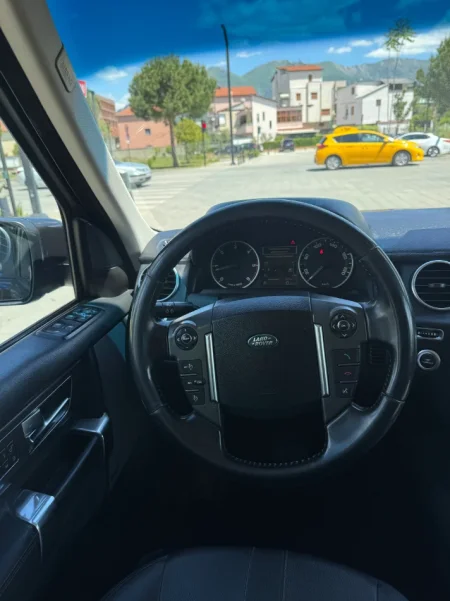 Shqiperi, shitet Land Rover Discovery 4 Nafte, e zeze automatik Klima 220.000 km 10.000 €