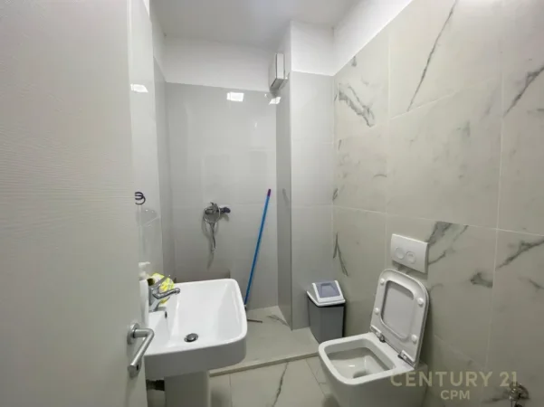 Tirane, jepet me qera zyre Kati 3, 105 m² 1.101 € 