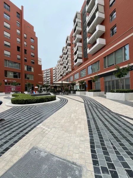 Tirane, jepet me qera dyqan Kati 0, 180 m² 4.500 € (Rruga Kavajes)