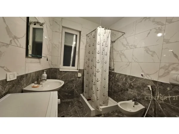 Tirane, jepet me qera apartament 1+1+Ballkon Kati 6, 60 m² 550 € 