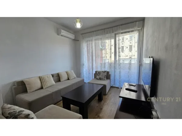 Tirane, jepet me qera apartament 1+1+Ballkon Kati 6, 60 m² 550 € 