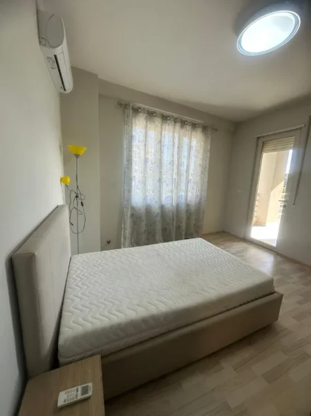 jepet me qera apartament Kati 3, 90 m² 700 € (Bulevardi i Ri)