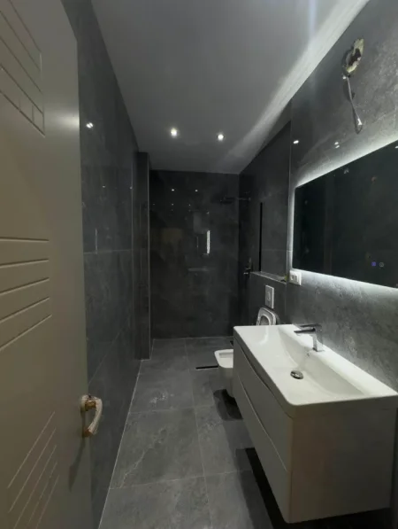 Tirane, shitet apartament 1+1+Ballkon Kati 5, 73 m² 112.500 € (Fresku)