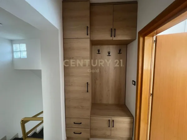 Tirane, jepet me qera apartament 1+1+Ballkon Kati 2, 90 m² 600 € 