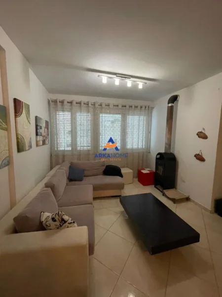 Tirane, jepet me qera apartament 2+1+Ballkon Kati 8, 94 m² 525 €