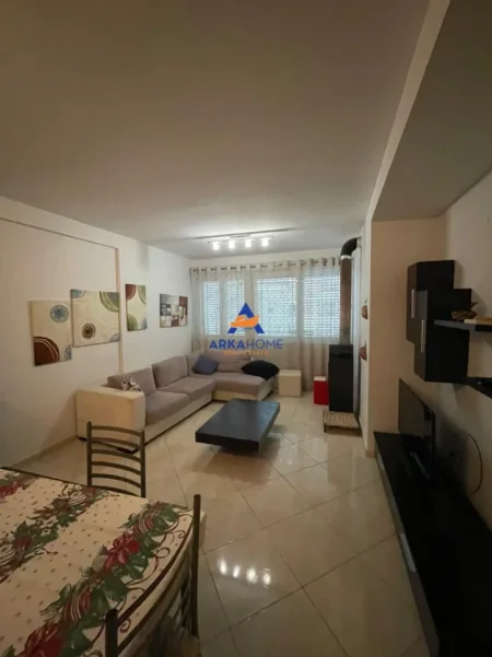 Tirane, jepet me qera apartament 2+1+Ballkon Kati 8, 94 m² 525 €