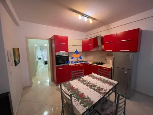 Tirane, jepet me qera apartament 2+1+Ballkon Kati 8, 94 m² 525 €