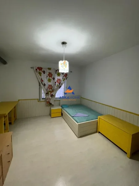 Tirane, jepet me qera apartament 2+1+Ballkon Kati 8, 94 m² 525 €