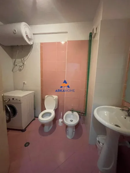 Tirane, jepet me qera apartament 2+1+Ballkon Kati 8, 94 m² 525 €